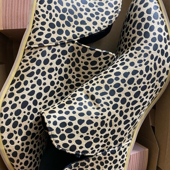 Leopard print booties! - Picture 1 of 1